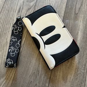 Disney Mickey face wristlet w/space for cell phone, ID +4 card slots &zip pocket